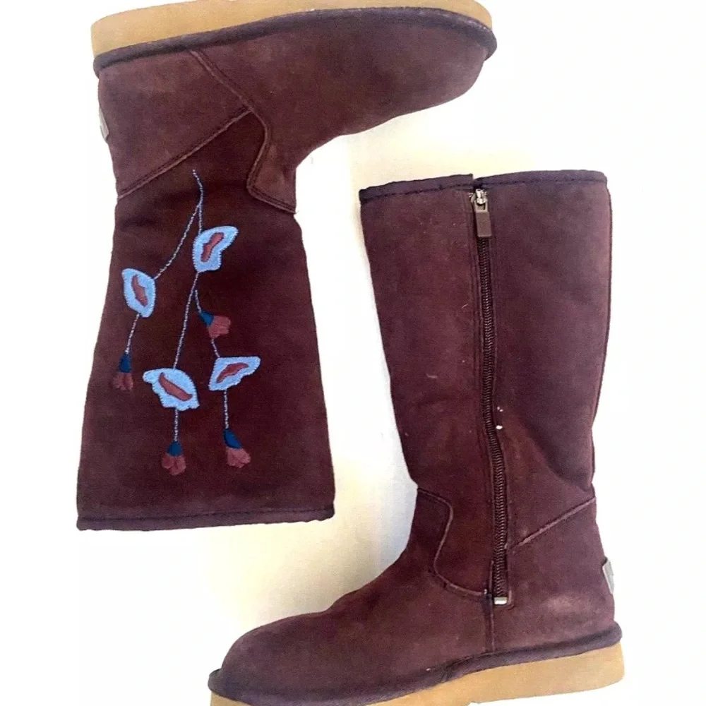 UGG *AUSTRALIA* Embroidered Floral Tall Boots‎ Purple Eggplant SZ 5 Juliette Zip